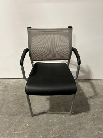 SITONIT WIT Side Chair Plastic Seat Side Arms Grey & Black