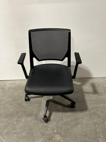 Very Conference Chair Fixed Arms Leather Seat Black